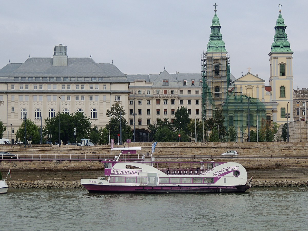 WIKING, von Silverline wurde 2013 erbaut, bietet max. 120 Personen Platz, und wartet in Budapest auf die nchste Rundfahrt, 130826