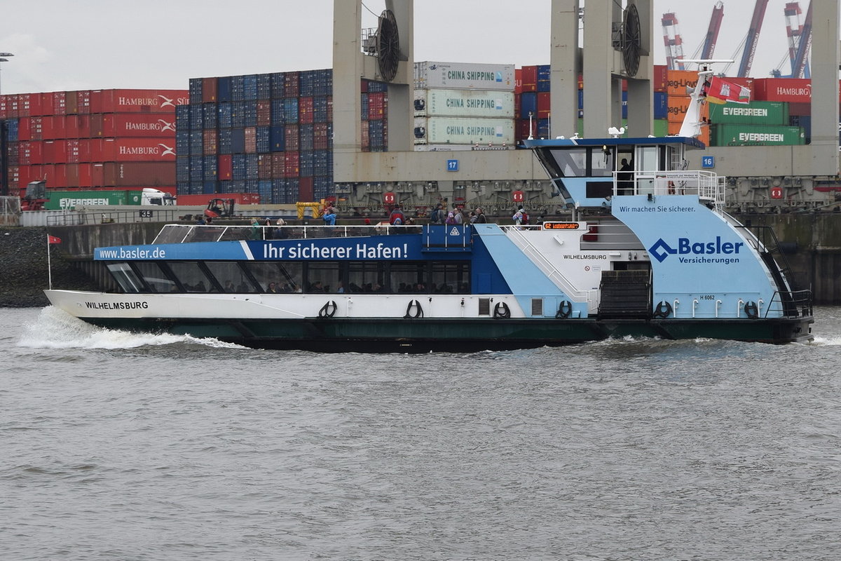 WILHELMSBURG , HADAG-Fähre , Baujahr 2008 , 30 x 8m , 14.03.2016 Hamburg-Hafen