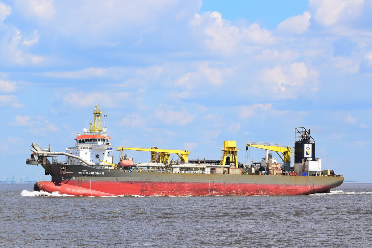 WILLEM VAN ORANJE , Saugbagger , IMO 9449065 , Baujahr 2010 , 136 x 28m , Cuxhaven , 30.05.2020