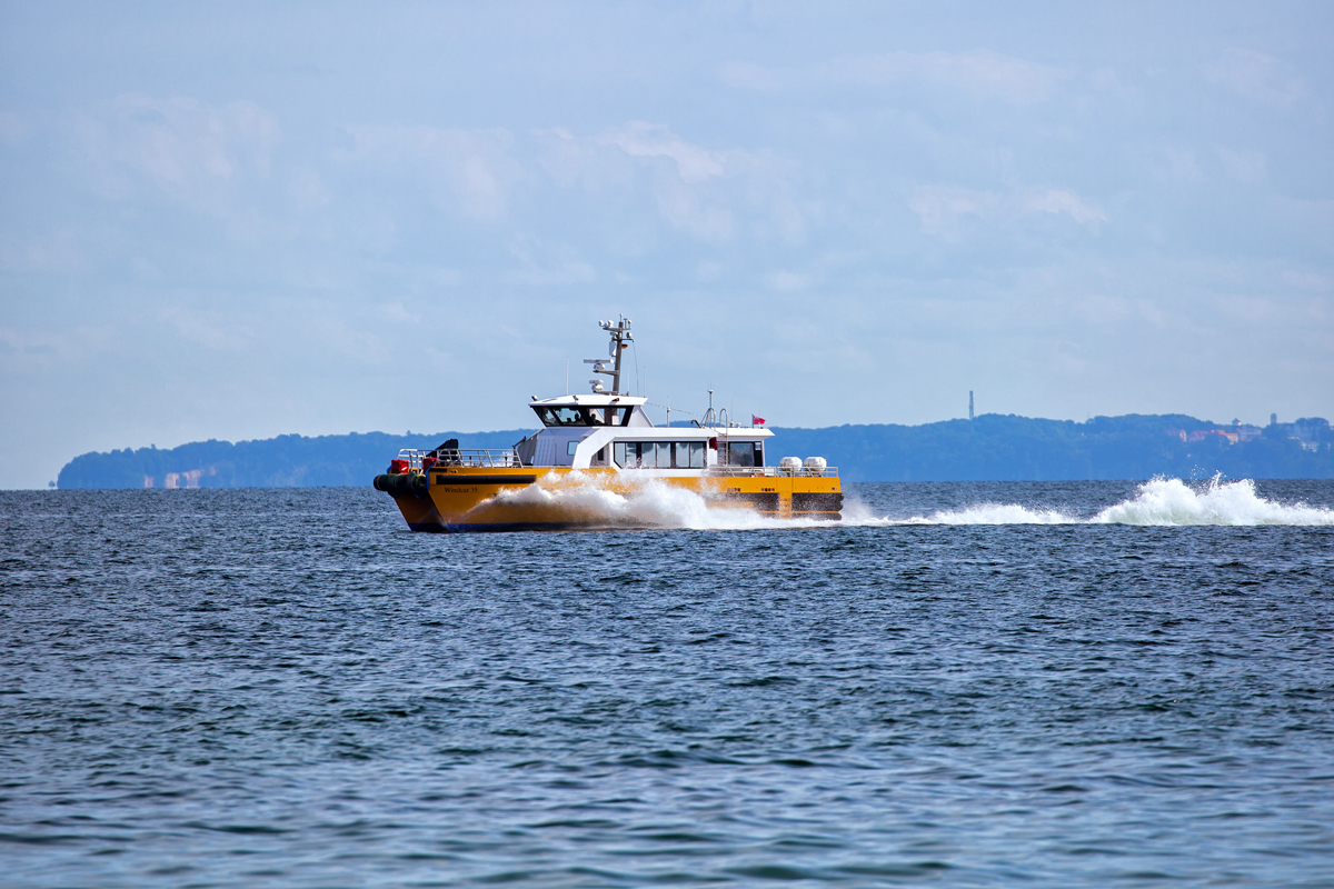 WINDCAT 35 auf der Fahrt zum Offshore-Windpark WIKING. - 06.07.2017