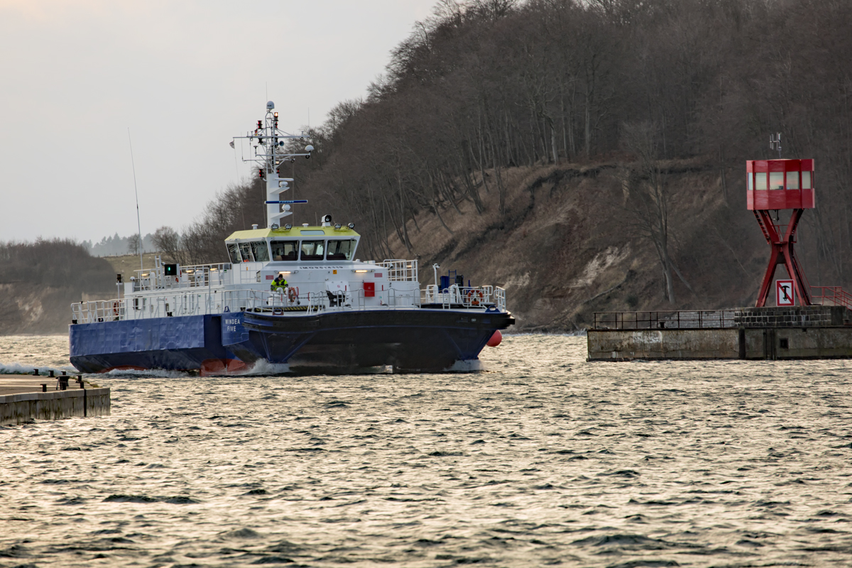 Windea Five (IMO 9514119) an der Sassnitzer Hafeneinfahrt. - 04.02.2017
