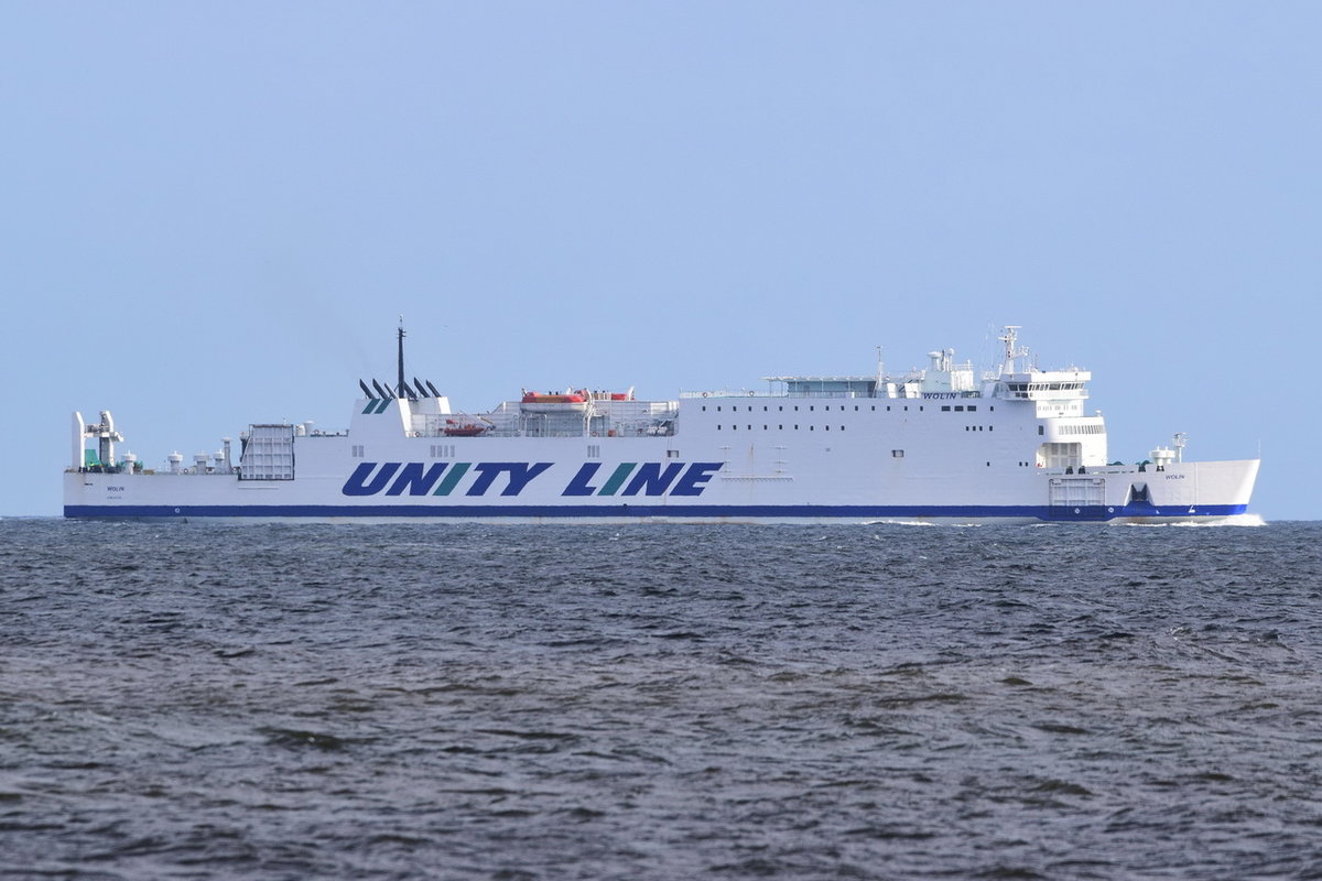 WOLIN , Ro-Ro/Passenger Ship , IMO 8420842 , Baujahr 1986 , 186.02 × 23.7m , Ostsee Höhe Ahlbeck , 24.02.2020 , 85-90 LKW-Kombinationen, 50 Autos, 370 Passagiere