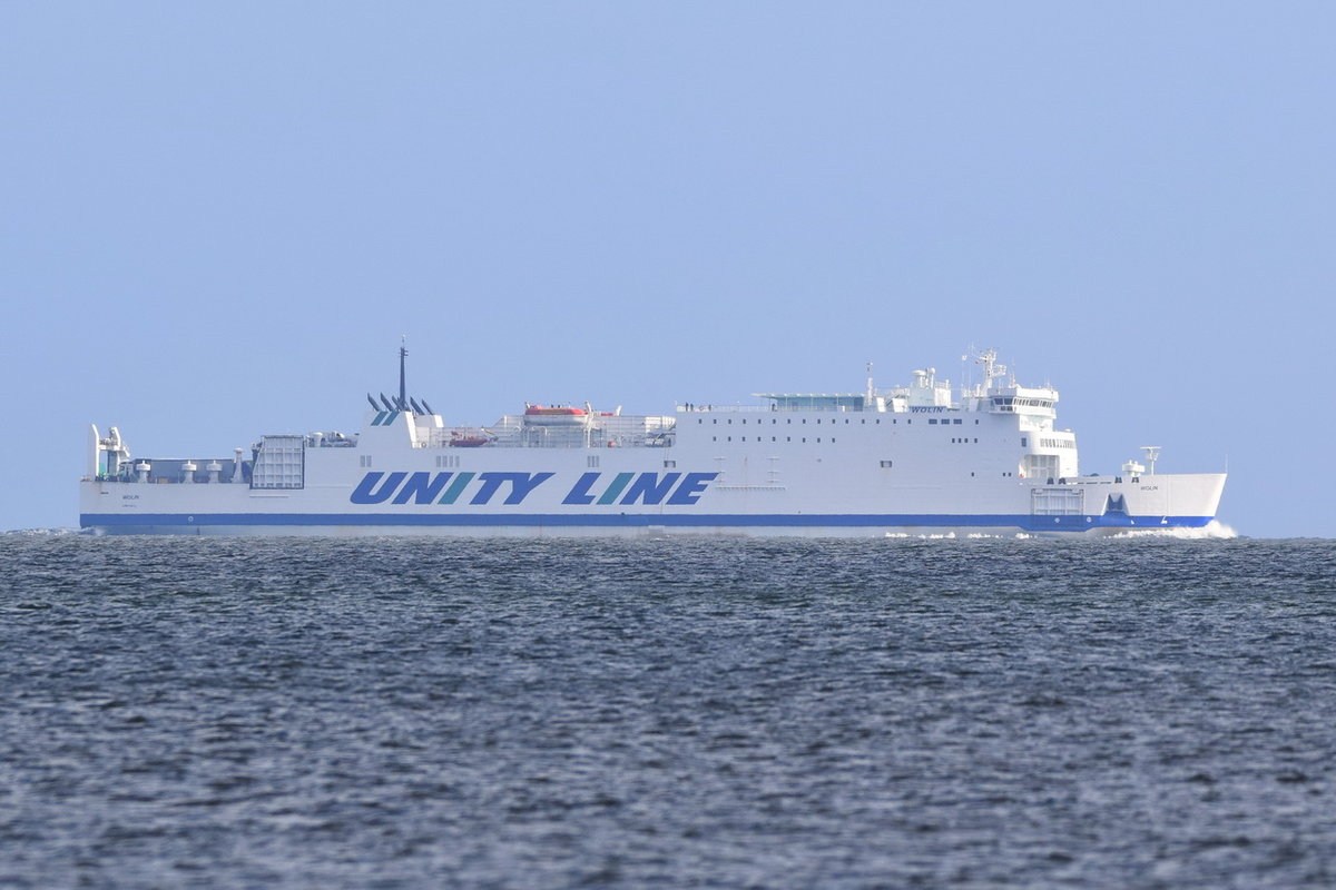 WOLIN , Ro-Ro/Passenger Ship , IMO 8420842 , Baujahr 1986 , 186.02 × 23.7m , Ostsee Höhe Ahlbeck , 28.02.2020 , 85-90 LKW-Kombinationen, 50 Autos, 370 Passagiere