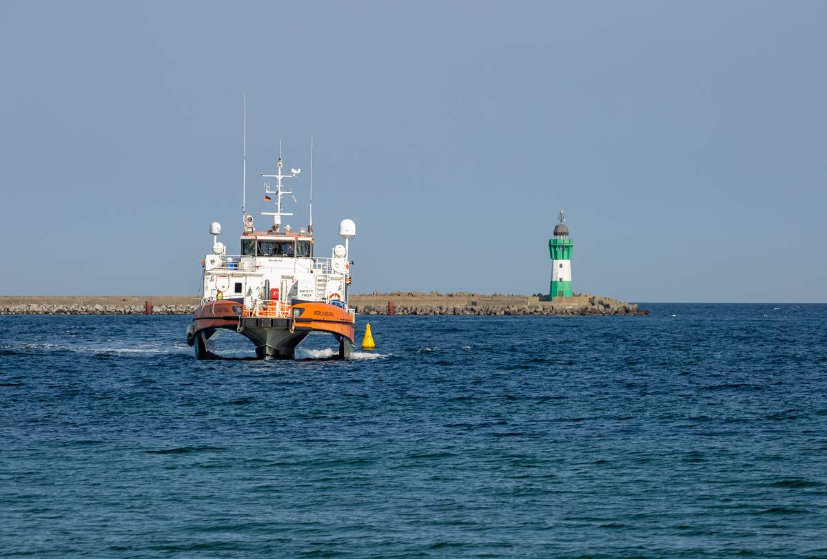 WORLD Mistral (IMO 9681302 ) einlaufend in Sassnitz Mukran. - 27.04.2020 