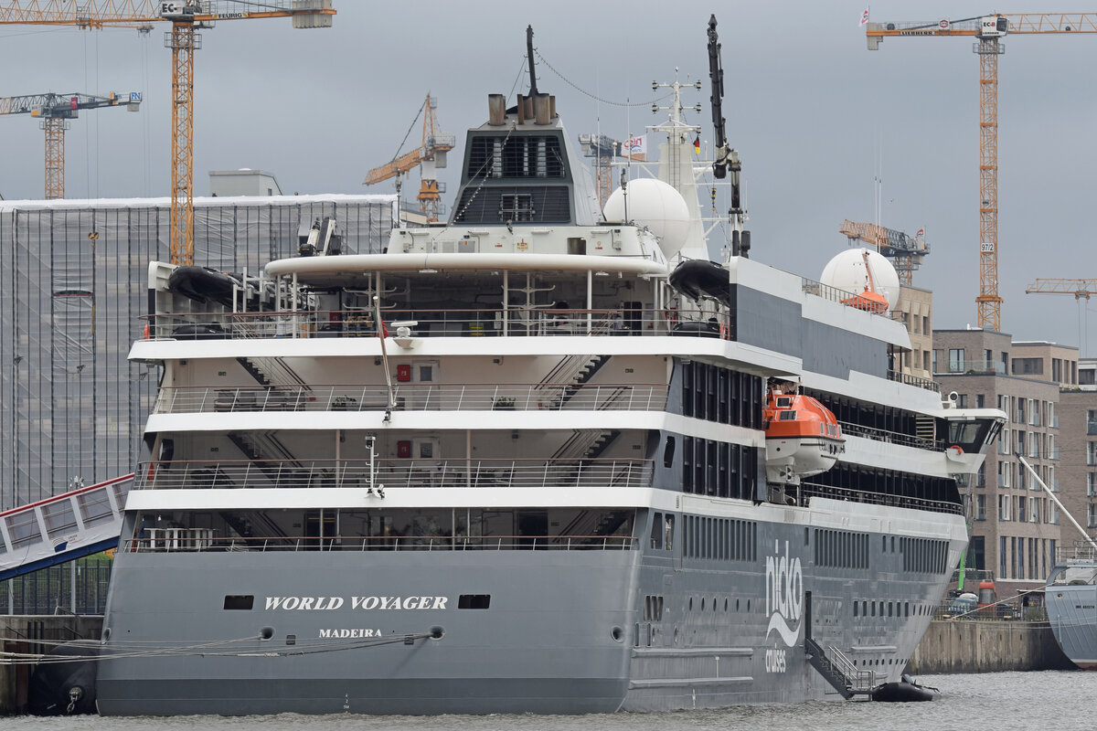 WORLD VOYAGER (IMO 9871529)) von nicko cruises am 16.09.2021 im Hafen von Hamburg
