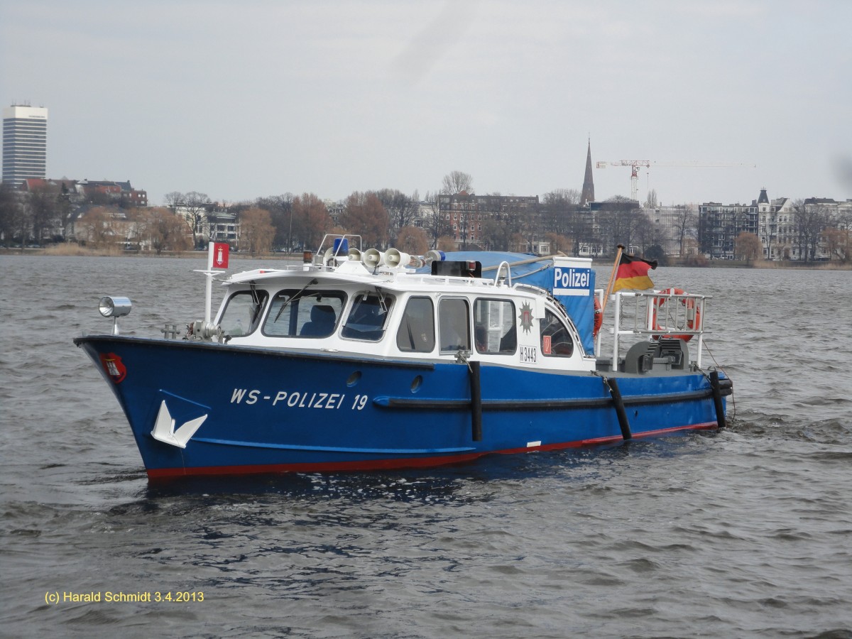 WS 19 am 3.4.2013, Hamburg, auf der Auenalster /
Polizeiboot / 1967 bei Schless-Werft / 1 MAN Diesel /
