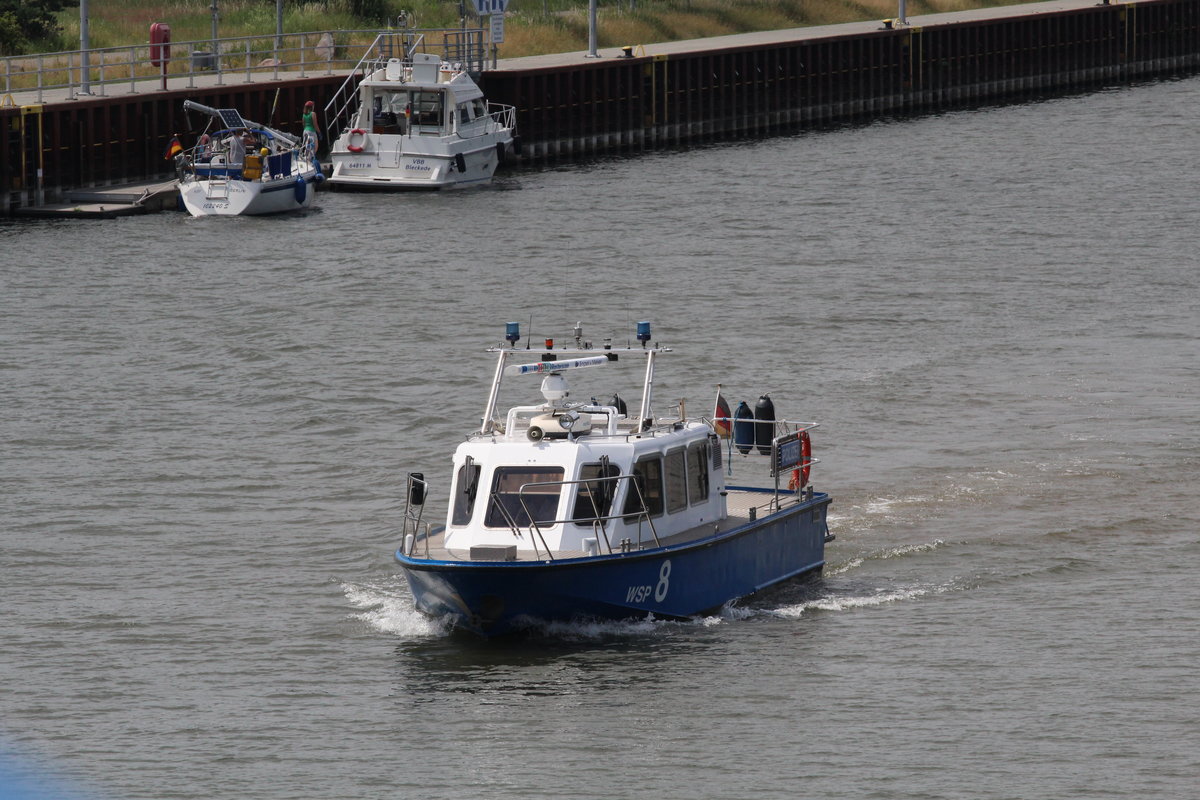 WSP 8 der Wasserschutzpolizei Brandenburg am 28.06.2017 im Unterwasser der Schleuse Wusterwitz.