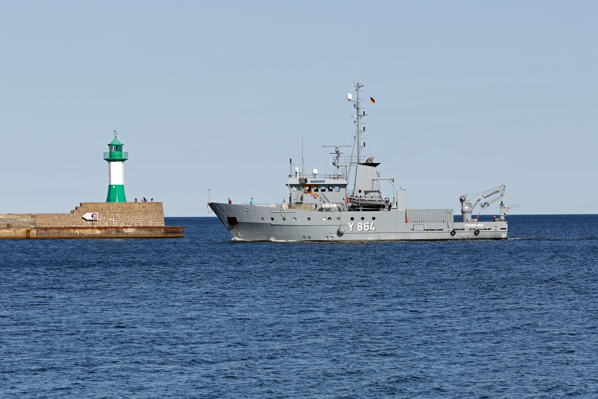 
Y 864 MITTELGRUND der Stollergrund-Klasse am Sassnitzer Leuchtturm. - 29.06.2019
