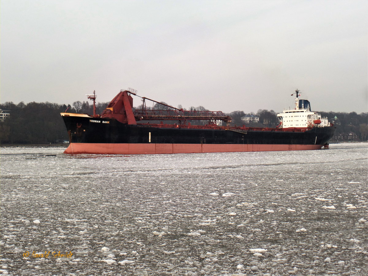 YEOMAN BANK (IMO 7422881) am 6.3.2018, Hamburg auslaufend, Elbe Höhe Övelgönne /
Ex-Name: SALMONPOOL (bis 07.1990) > YEOMA (bis 2017) / 
Selbstentladender Massengutfrachter / BRZ 24.870 /  Lüa 204,96 m, B 27,26 m, Tg 11,37 m / 1 Diesel, 10.581 kW (14390 PS), 13 kn / Eigner: Aggregate Industries Markfield, GB / Flagge: Liberia, Heimathafen: Monrovia / gebaut 1982 bei Eleusis Shipyard, Griechenland /
