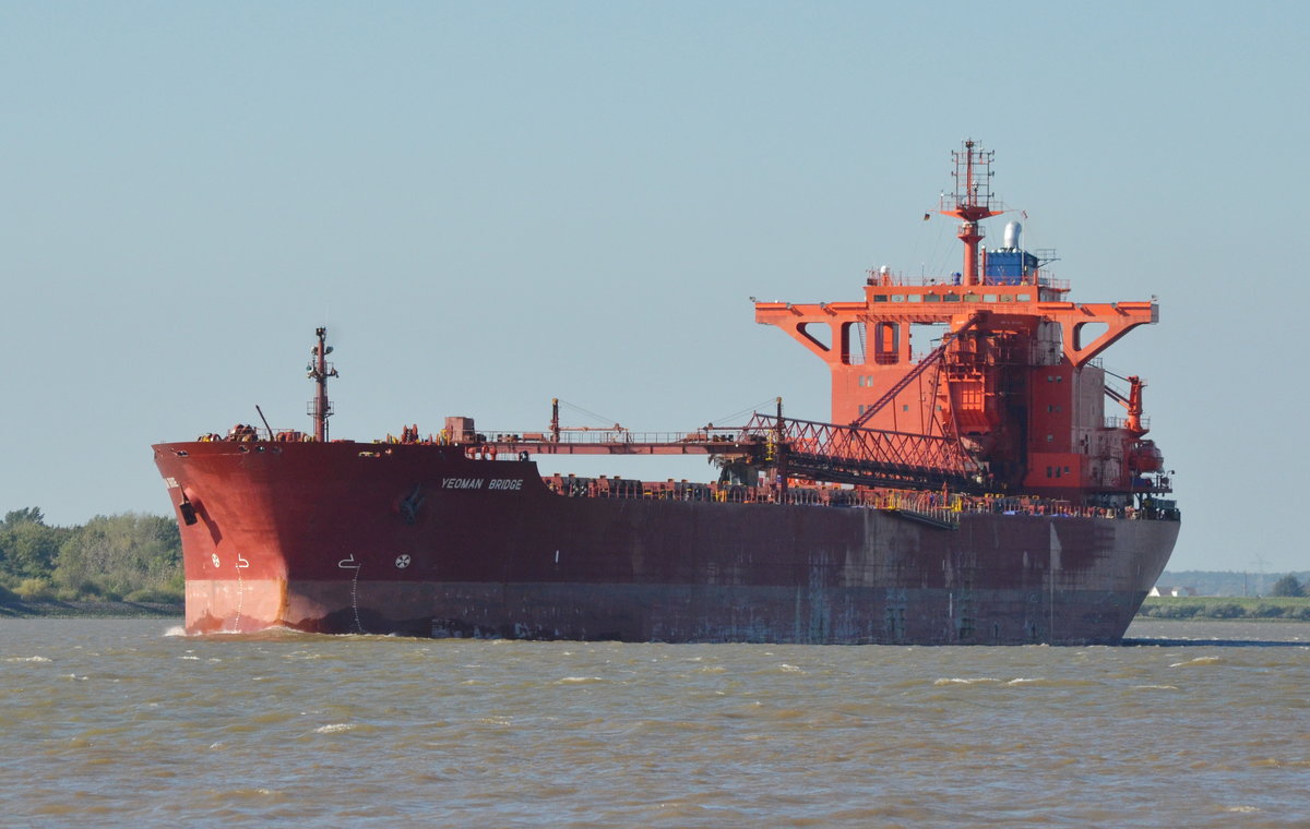 Yeoman Bridge  Massengutfrachter IMO: 8912302, Heimathafen Nassau, bei Wedel am 15.09.16. Richtung Hamburg. Baujahr:1991, Lnge:249.90 m, Breite: 38.00 m Tiefgang: 15.01 m Geschwindigkeit: 15.00 kn, DWT: 96772 t.