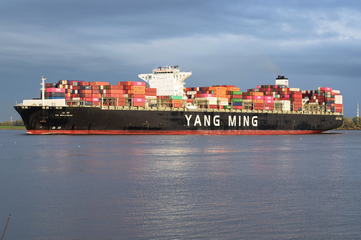 YM WELLHEAD , Containerschiff , IMO 9684665 , Baujahr 2015 , 368 × 51m , 14080 TEU , 02.11.2019 , Grünendeich