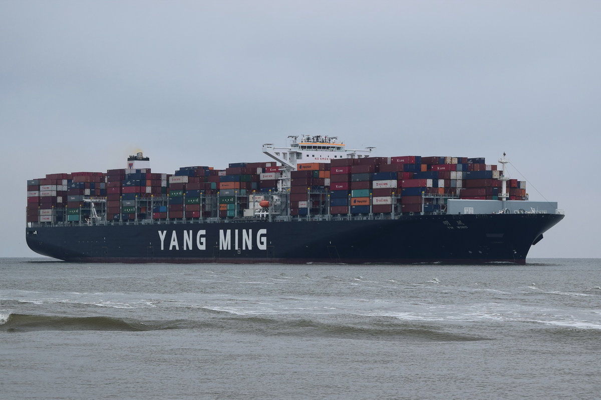 YM WIND , Containerschiff , IMO  9708461 , Baujahr 2017 , 368 × 51m , 14000 TEU , 16.09.2017 Cuxhaven