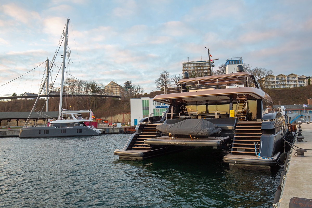 YOLO und SHIMALI mit Problemen liegend im Sassnitzer Hafen. - 21.01.2022