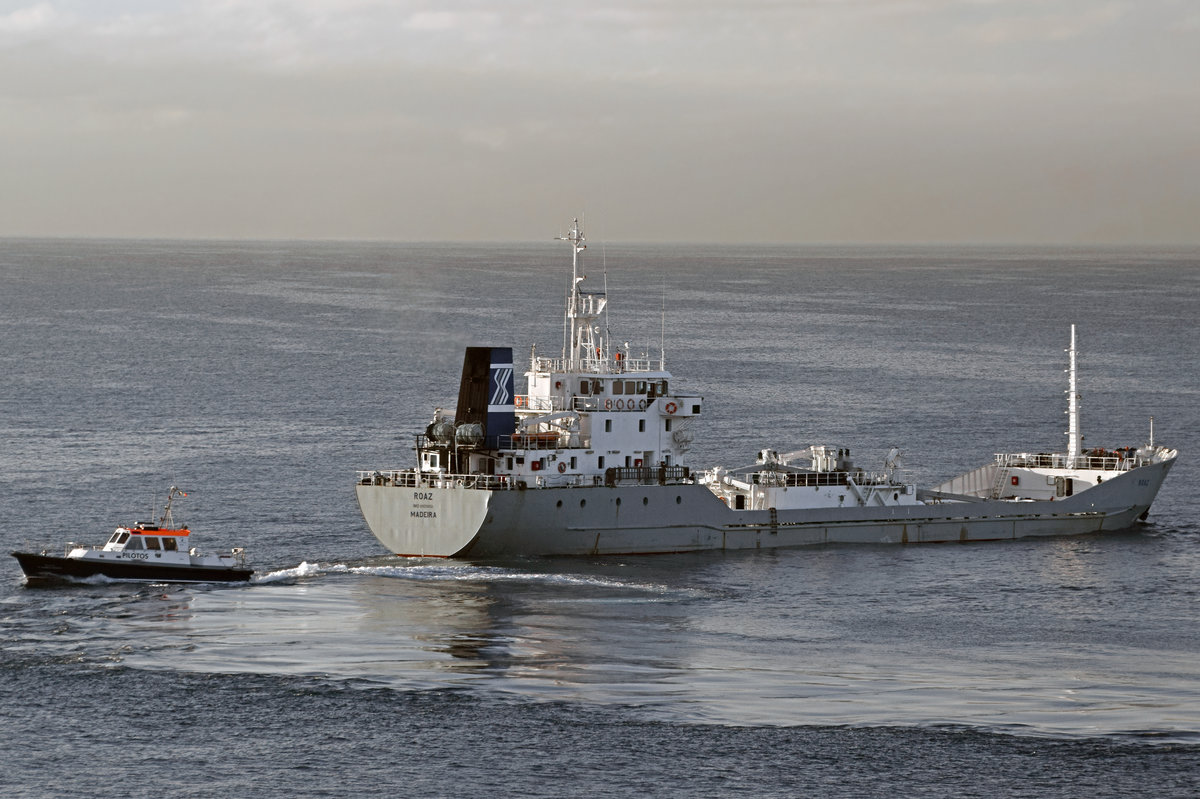 Zementfrachter ROAZ (IMO 8921963) am 07.02.2017 vor Funchal, Madeira