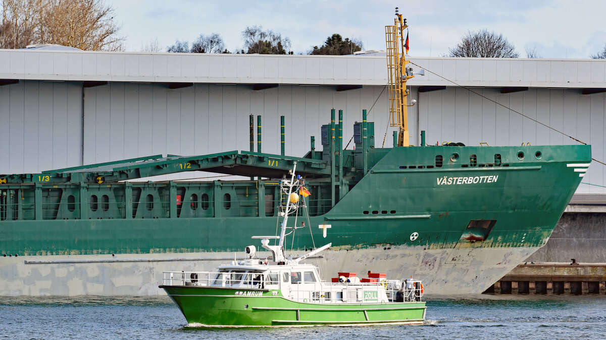 Zollboot AMRUM am 02.04.2022 unweit Lehmannkai 2 Lübeck