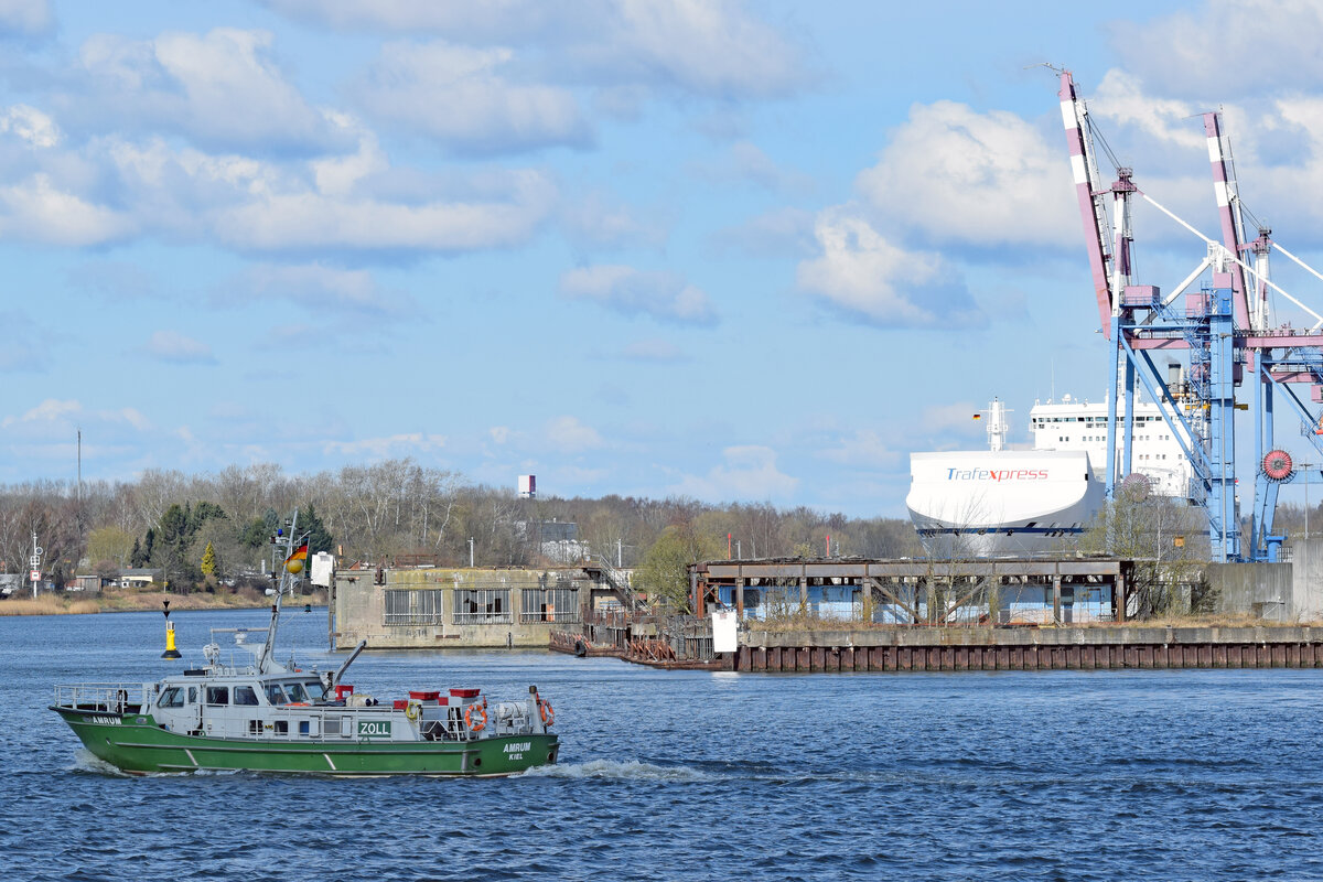 Zollboot AMRUM am 02.04.2022 unweit Lehmannkai 2 Lübeck