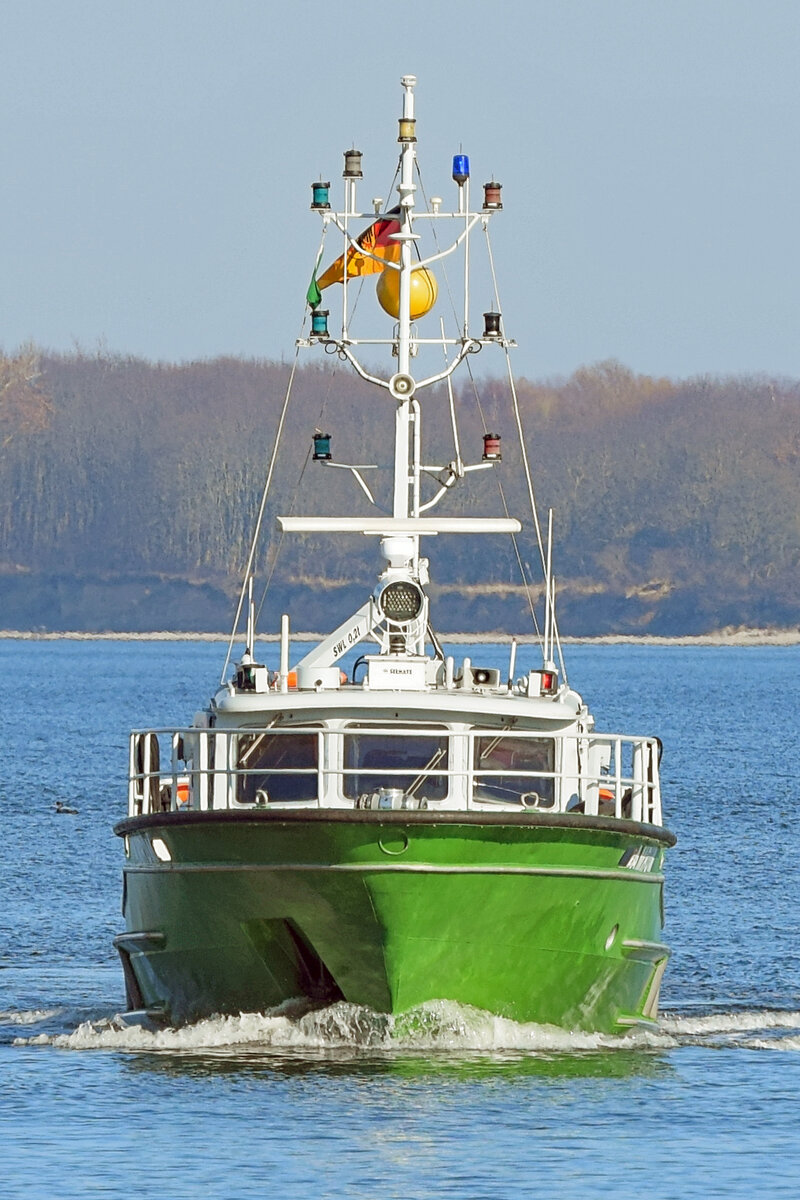 Zollboot AMRUM am 13.03.2022 im Hafen von Lübeck-Travemünde