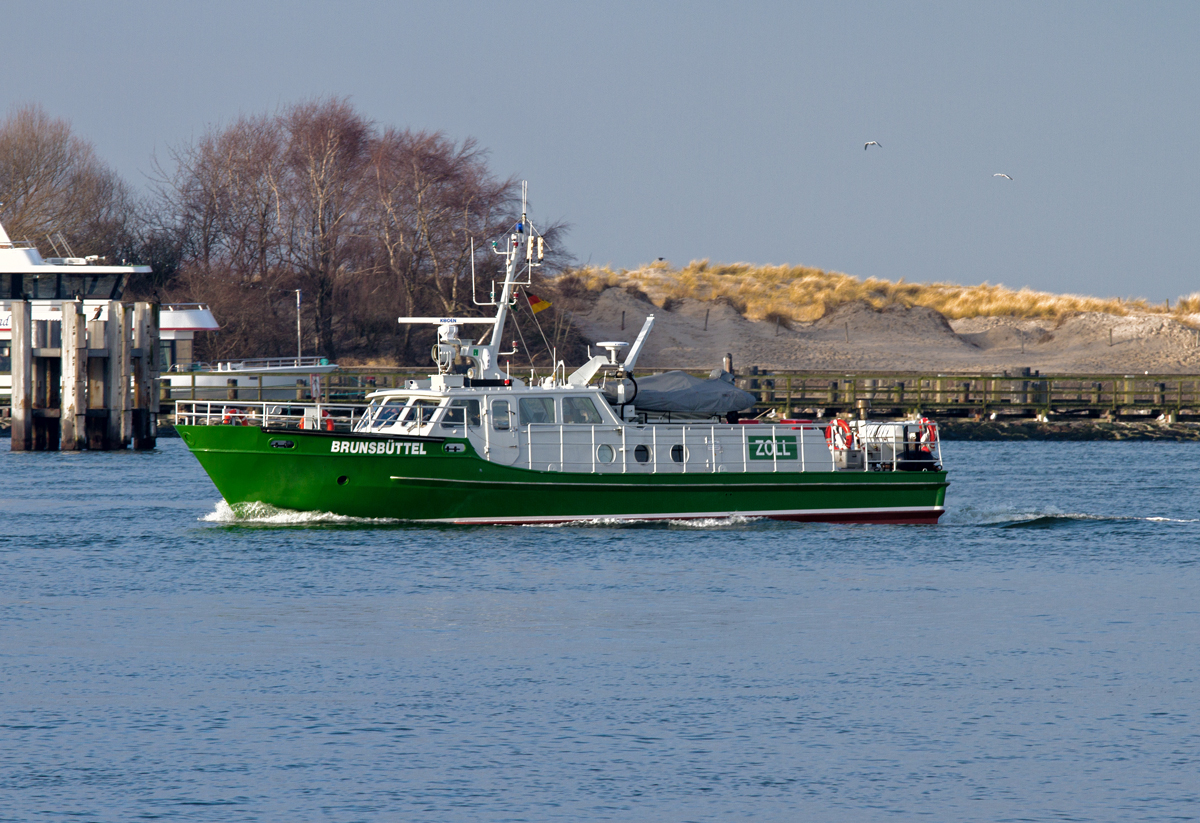 Zollboot  Brunsbüttel  auf dem Seekanal von Warnmünde. - 15.01.2014