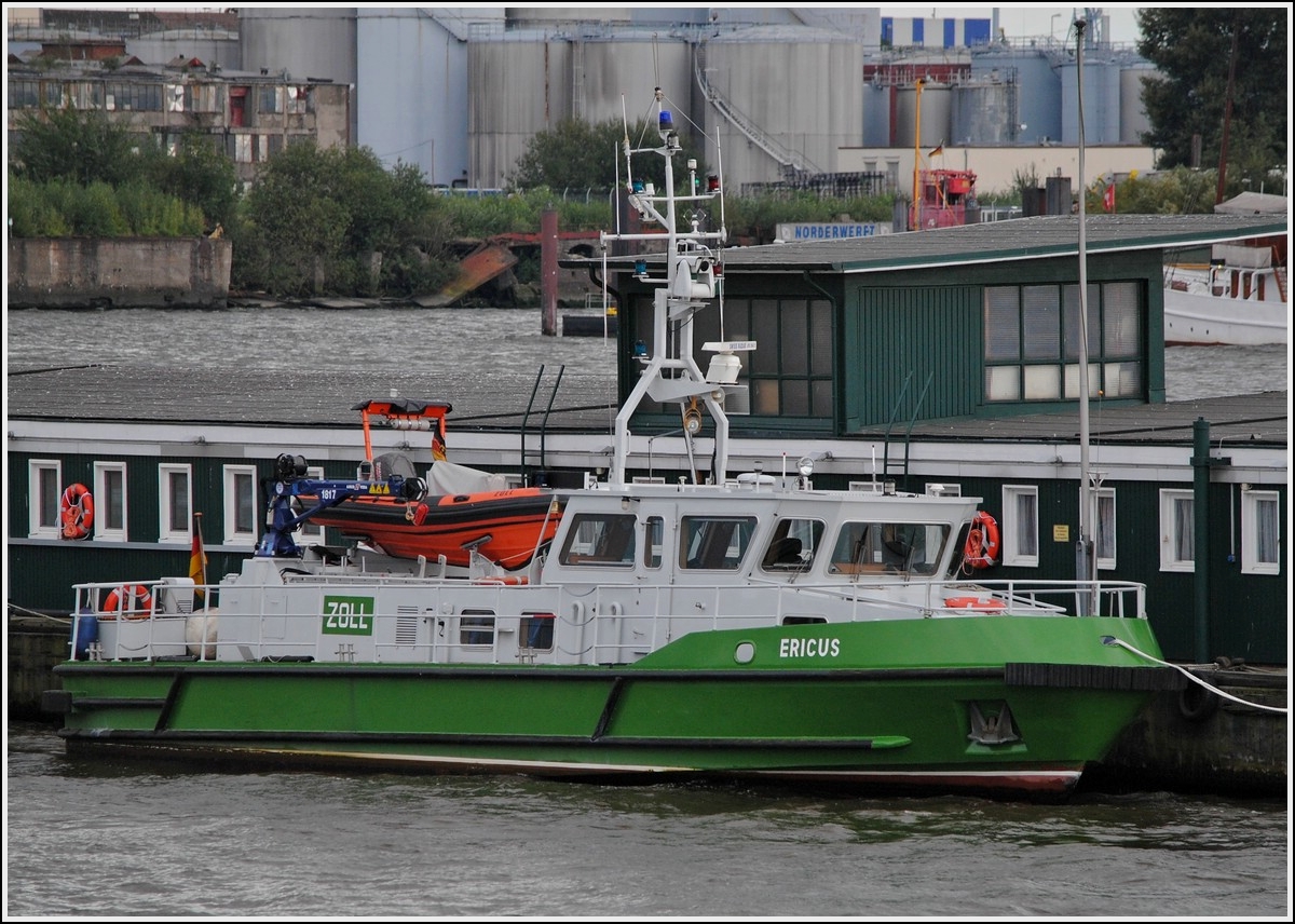 Zollboot Ericus,  der Schiffskrper besteht aus Aluminium, L 20 m, B 5,27 m, Bj 1996,gebaut von der: E. Menzer Werft in Hamburg-Bergedorf, geschw. 18 kn/33 km/h, Motor Leistung 832 KW/ 1132 Ps, Einsatzgebiet ist der Hamburgerhafen sowie die Unter- und Oberelbe.  21.09.2013