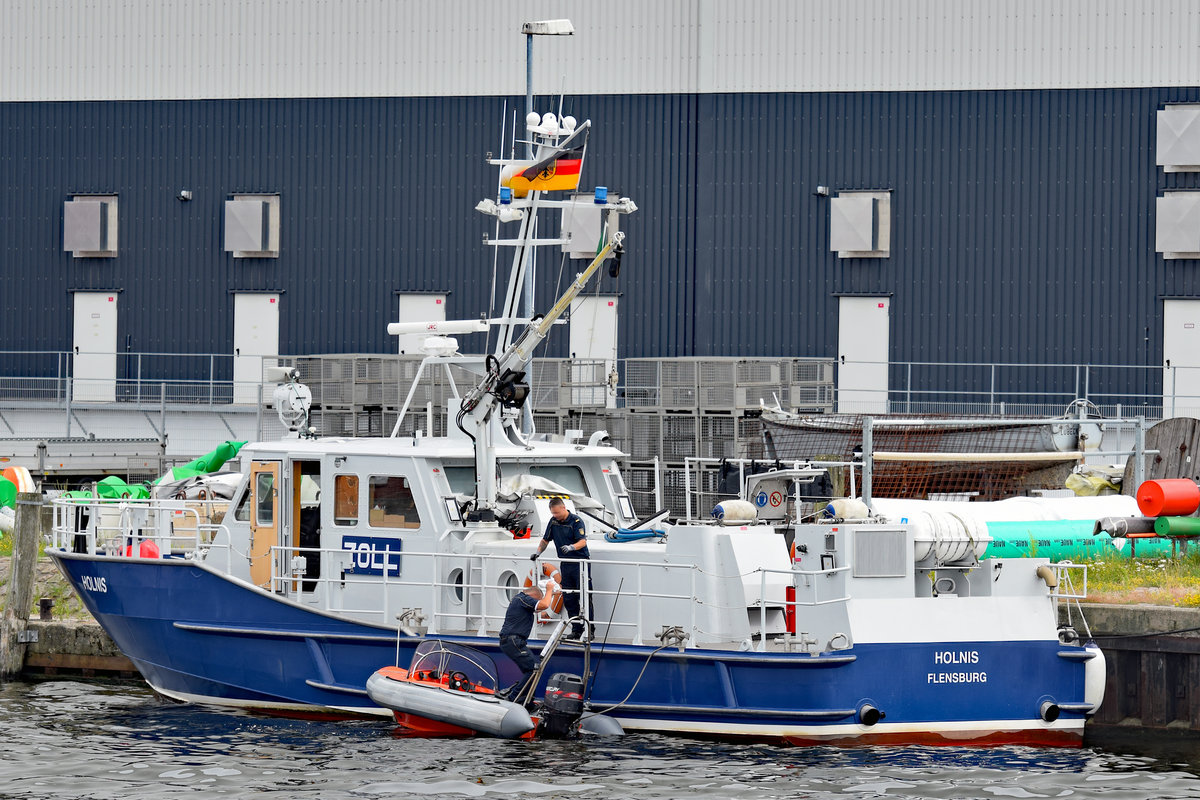 Zollboot HOLNIS am 11.7.2019 in Lübeck