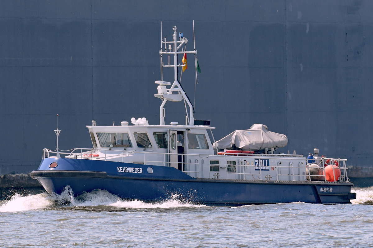 Zollboot KEHRWIEDER am 26.05.2020 im Hafen von Hamburg