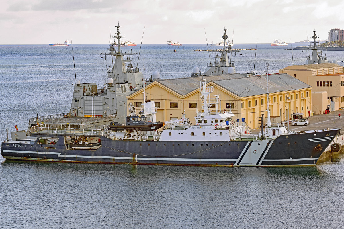 Zollboot PETREL I (IMO: 7385007) am 05.02.2017 im Hafen von Las Palmas de Gran Canaria 