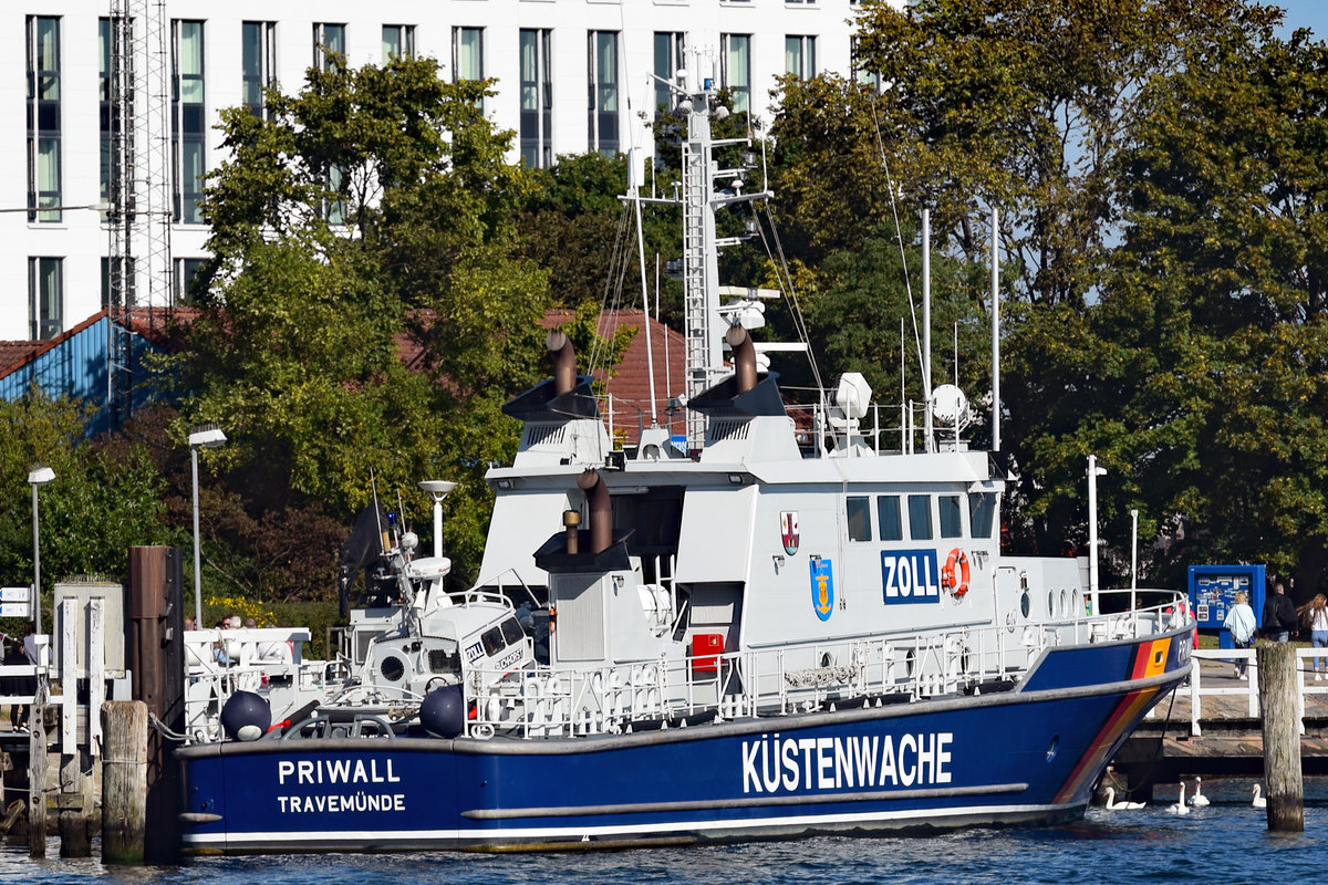 Zollboot PRIWALL am 20.09.2020 im Hafen von Lübeck-Travemünde