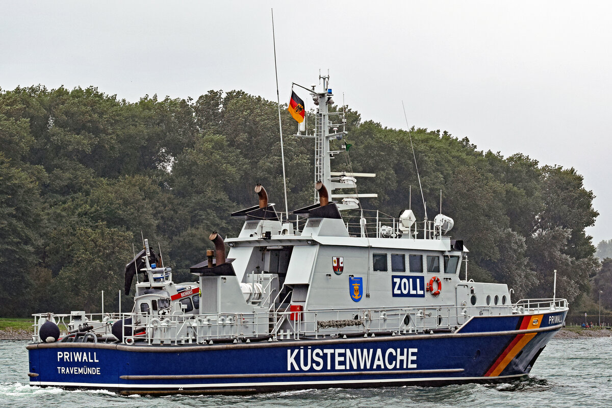 Zollboot PRIWALL am 29.08.2021 im Hafen von Lübeck-Travemünde