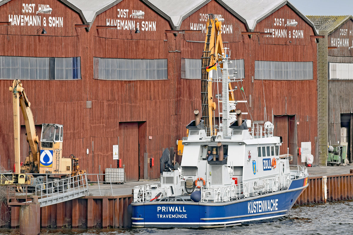 Zollboot PRIWALL am Havemannkai in Lübeck. Aufnahme vom 19.03.2021