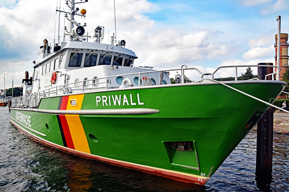 Zollboot PRIWALL im Hafen von Lübeck-Travemünde. Aufnahme vom 11.09.2016
