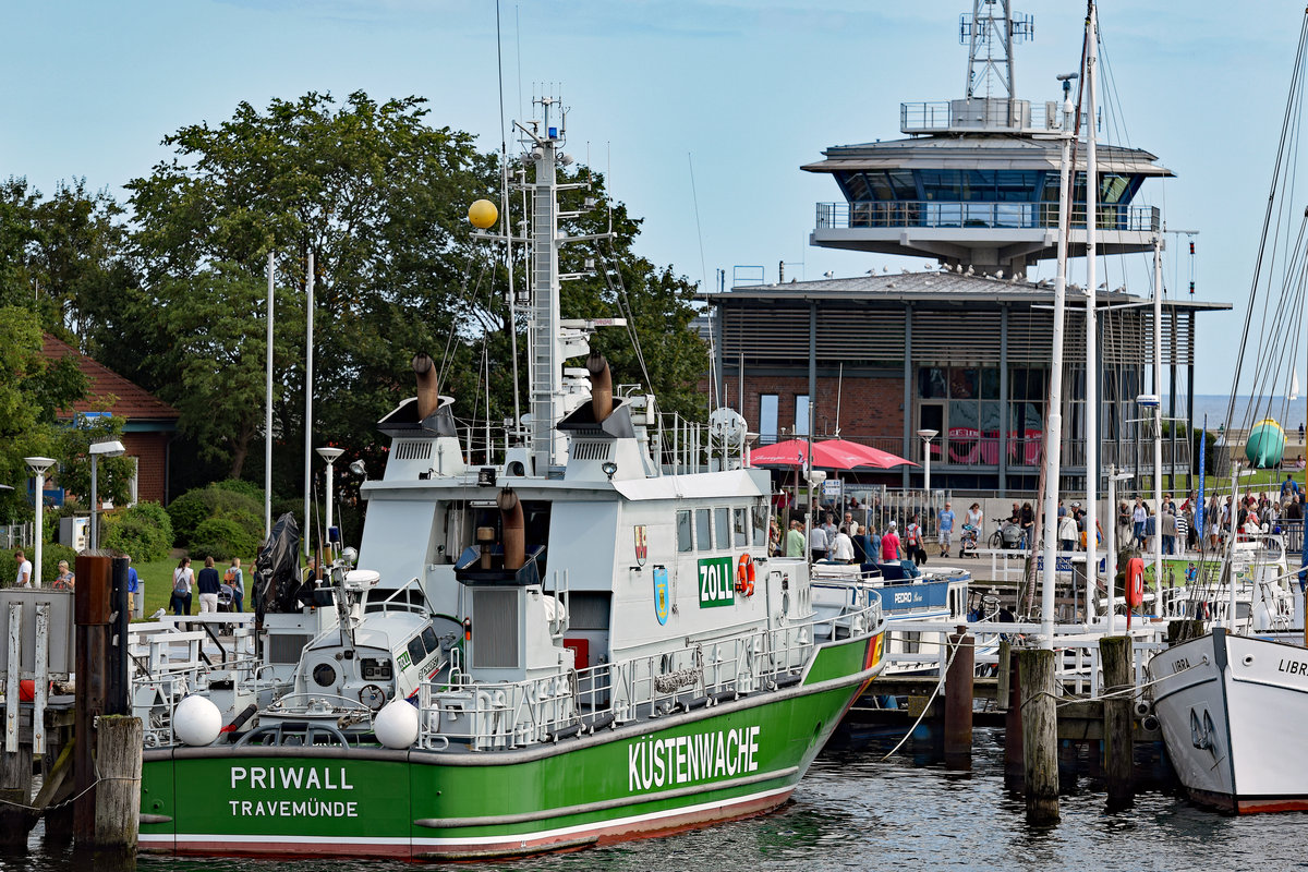 Zollboot PRIWALL in Lübeck-Travemünde. Aufnahme vom 13.08.2017