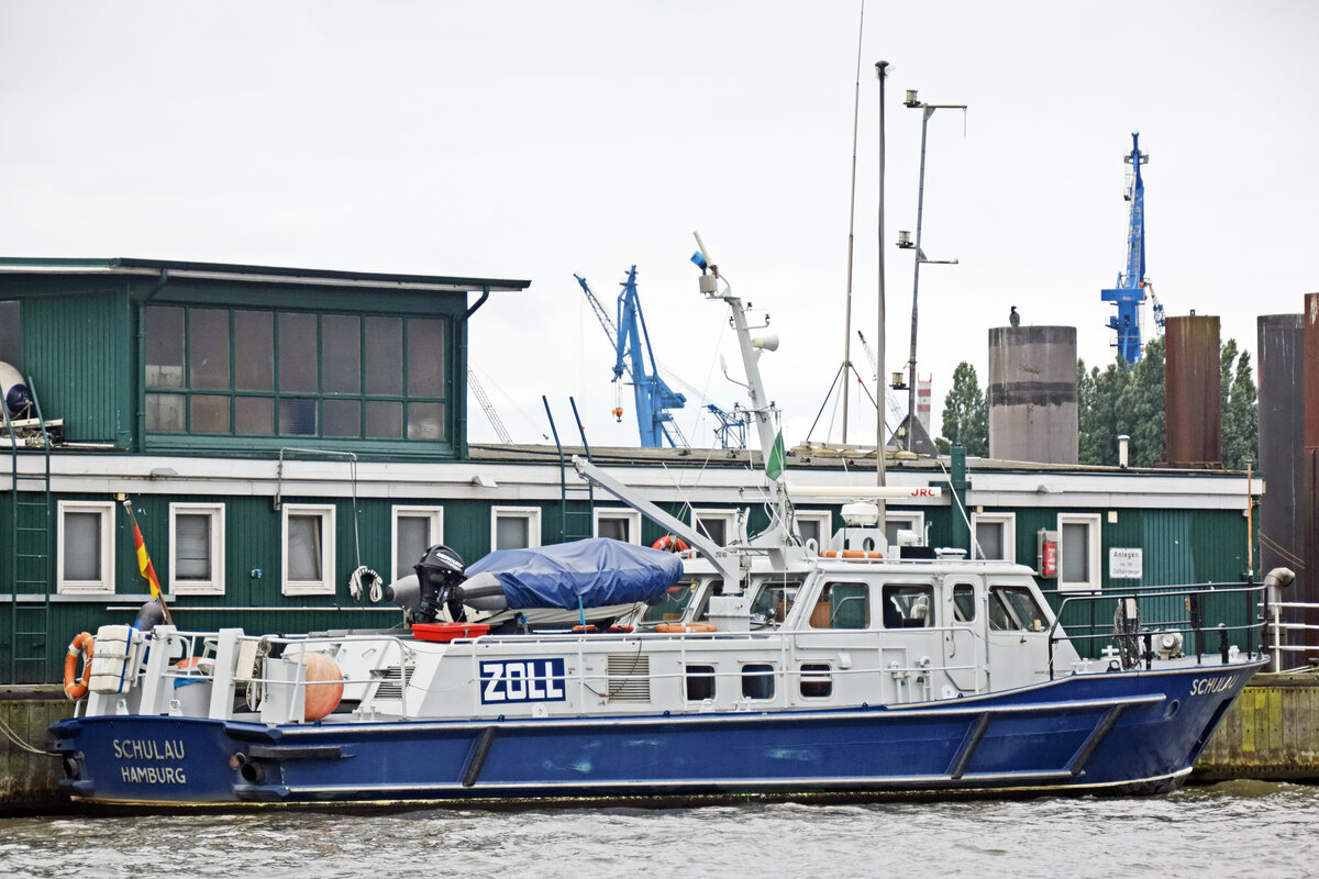 Zollboot SCHULAU am 16.09.2021 bei der Überseebrücke im Hafen von Hamburg