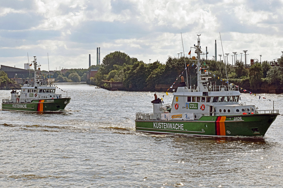 Zollboote JADE und KNIEPSAND am 02.09.2017 im Hafen von Hamburg