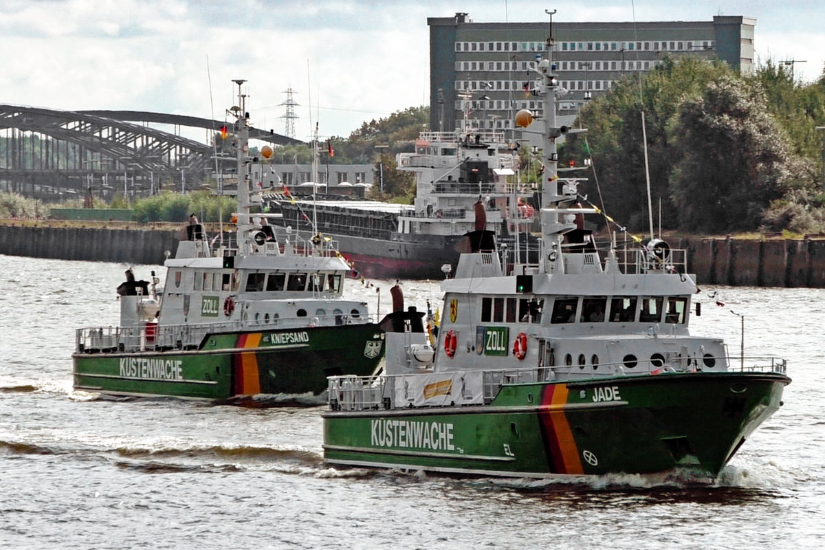 Zollboote JADE und KNIEPSAND am 02.09.2017 im Hafen von Hamburg