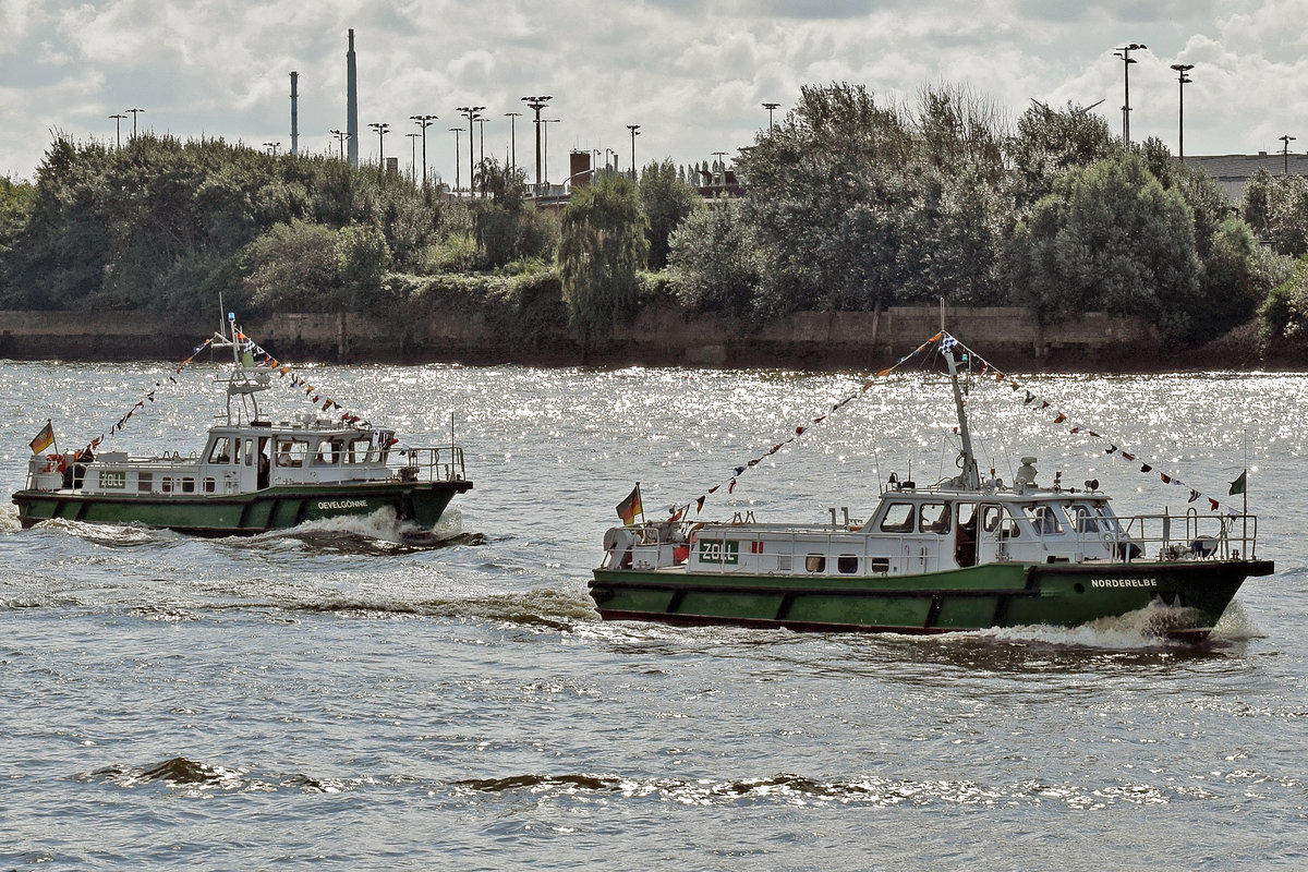 Zollboote NORDERELBE und OEVELGÖNNE am 02.09.2017 in Hamburg anlässlich der  Zollboot-Parade  beim  Tag des Zolls .