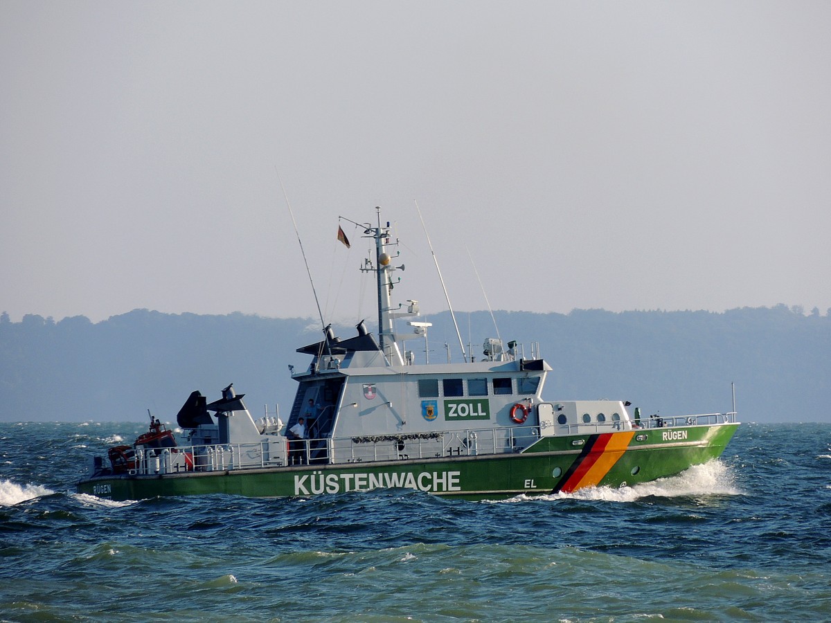 Zollboot(Rügen; L=28,62; B=6,2m; 2475kW; Bj.1993)nimmt Kurs auf seinen Heimathafen Sassnitz; 140916