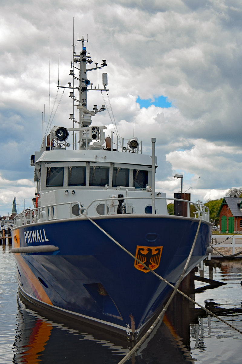 Zollkreuzer PRIWALL am 25.04.2020 im Hafen von Lübeck-Travemünde