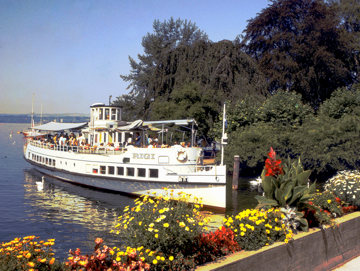 Zug - Fahrgastschiff  Rigi  - Scan eines meiner Dias aus dem Jahr 1974