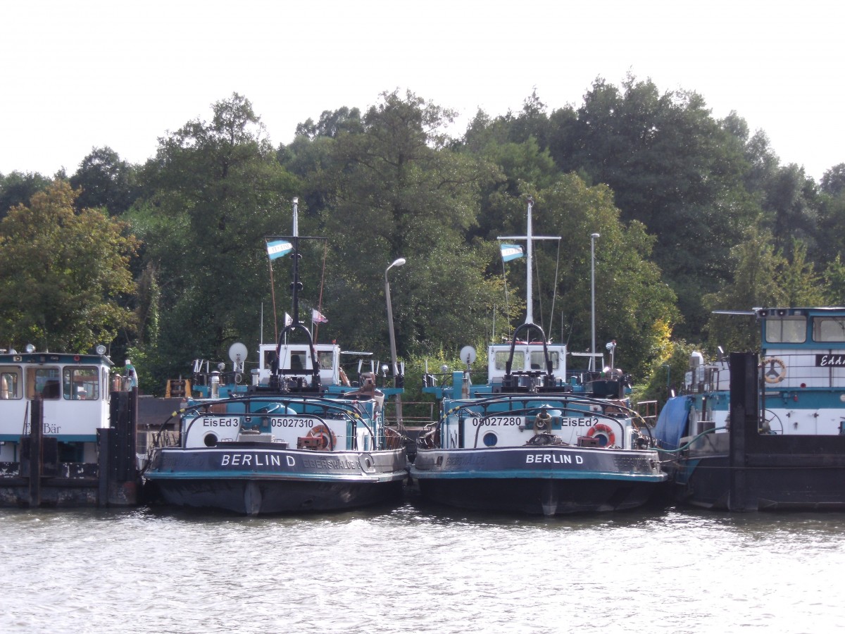 Zwei Eisbrecher der ED.-Line in Genthin an der Werft.Foto Okt.2013