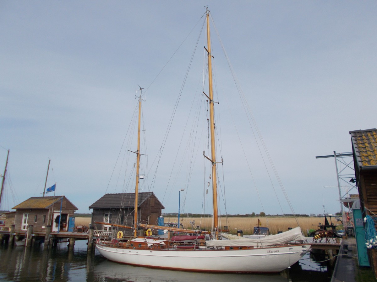 Zweimaster  Elessar ,am 11.Mai 2015,im Hafen von Gager.