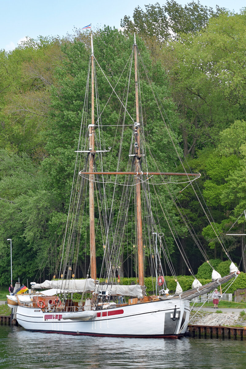 Zweimastschoner NORDLYSET am 24.5.2021 im Hafen von Lübeck-Travemünde