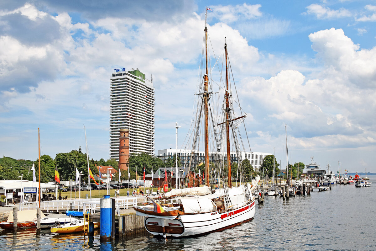 Zweimastschoner NORDLYSET am 26.06.2022 im Hafen von Lübeck-Travemünde