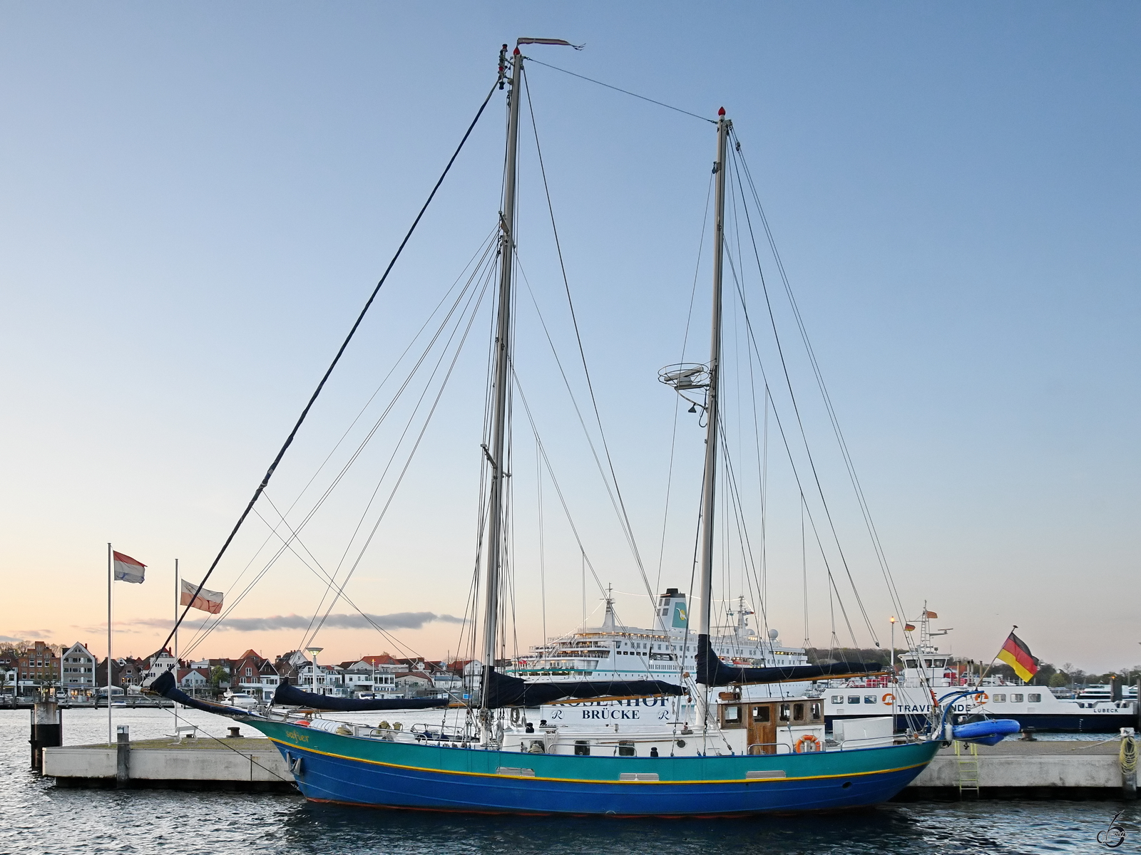 Anfang Mai 2023 befand sich die Segelyacht SAFIER im Yachthafen Rosehhof in Priwall.