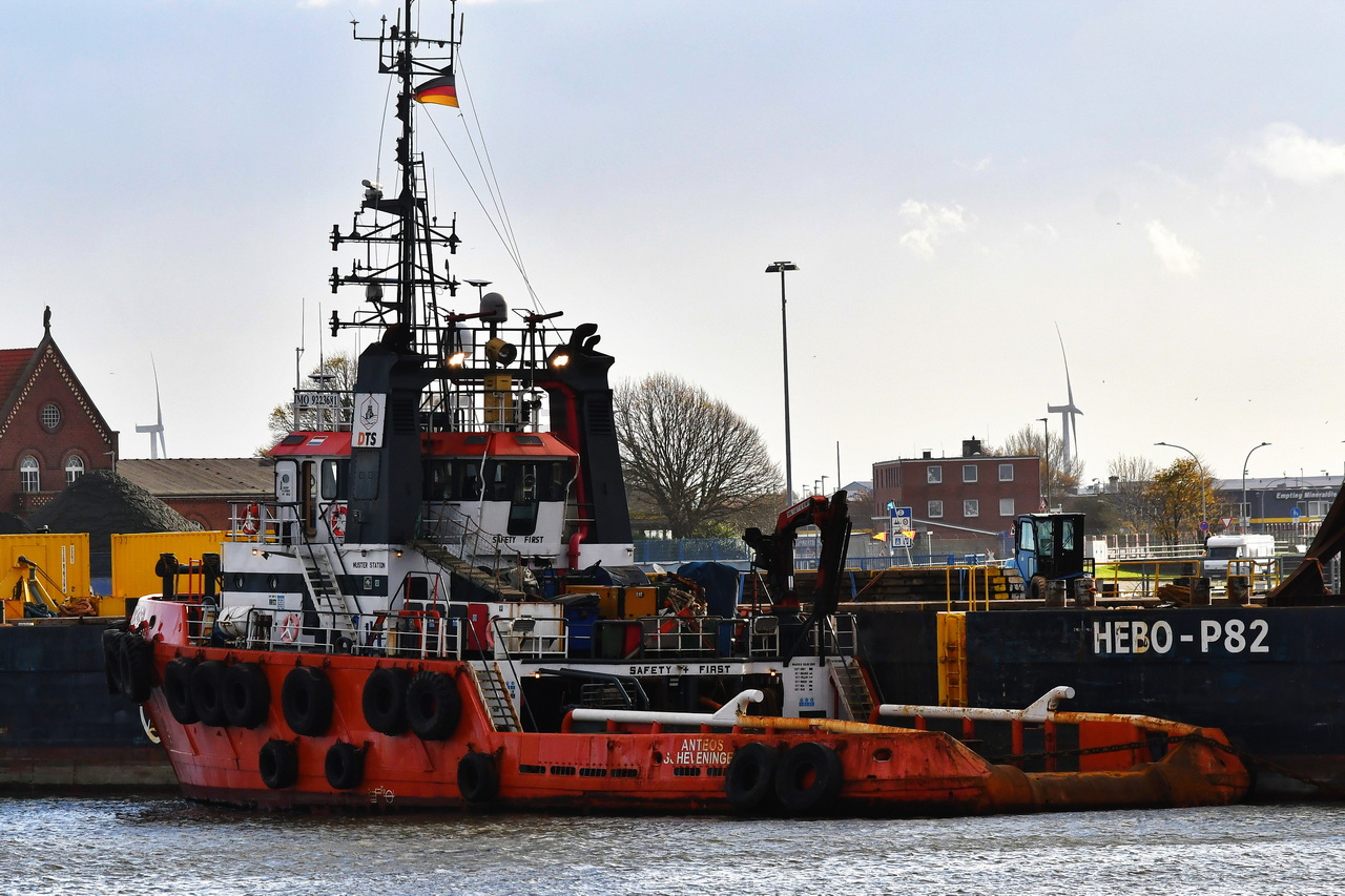 ANTEOS , Schlepper , IMO 9223681 , Baujahr 2000 , 37 x 11,4 m , 30.10.2025 , Cuxhaven , Hafen