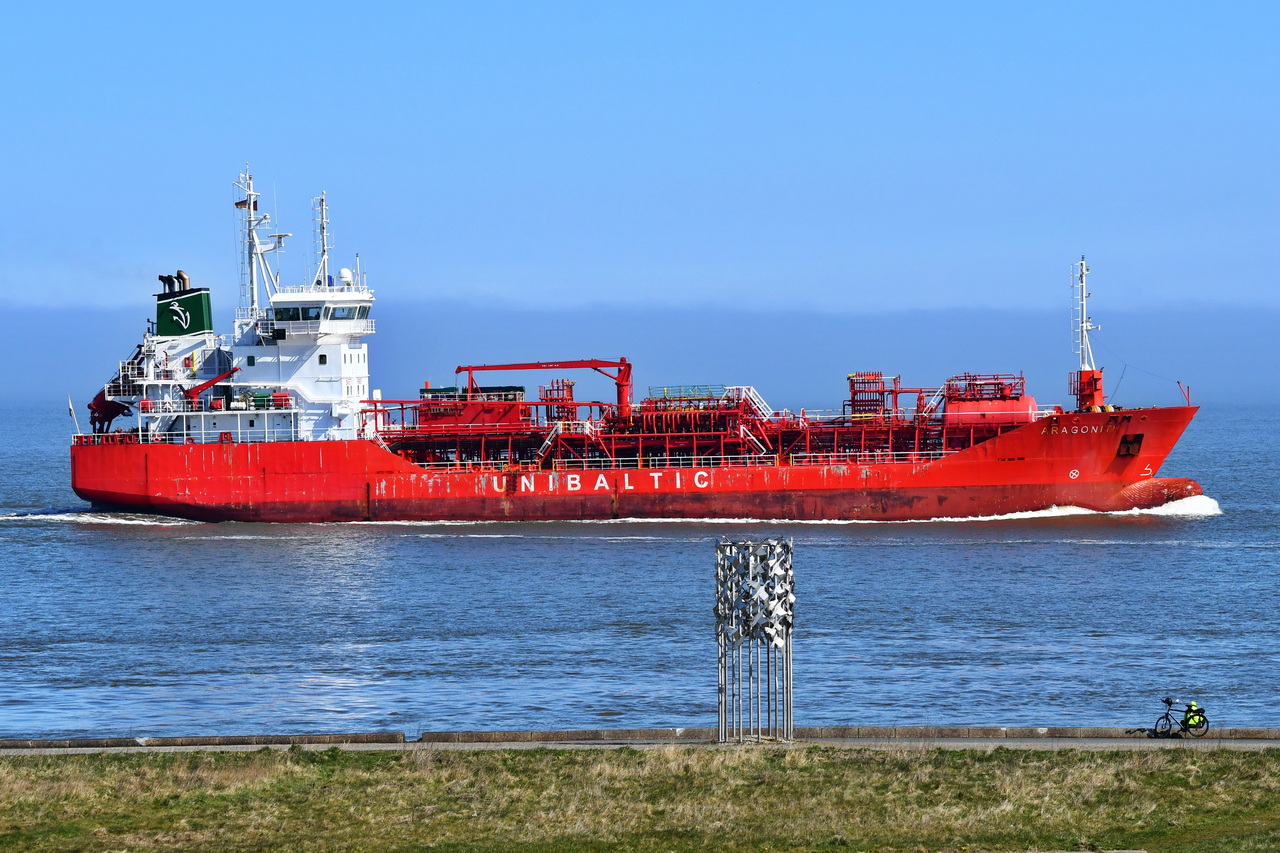 ARAGONITH , Tanker , IMO 9164081 , Baujahr 1999 , 93 x 15 m , Cuxhaven - Alte Liebe , 12.04.2025 , 