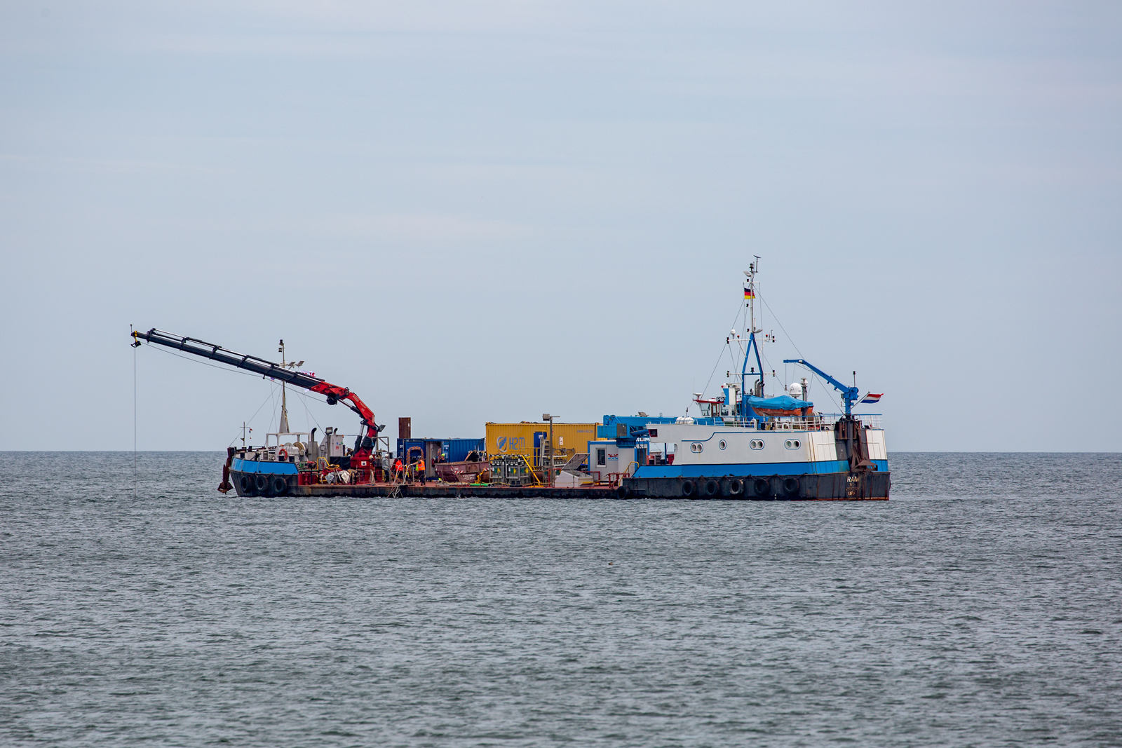 Arbeitsschiff RAM (IMO 8937259) z.Z. vor Sassnitz im Einsatz. - 23.06.2023