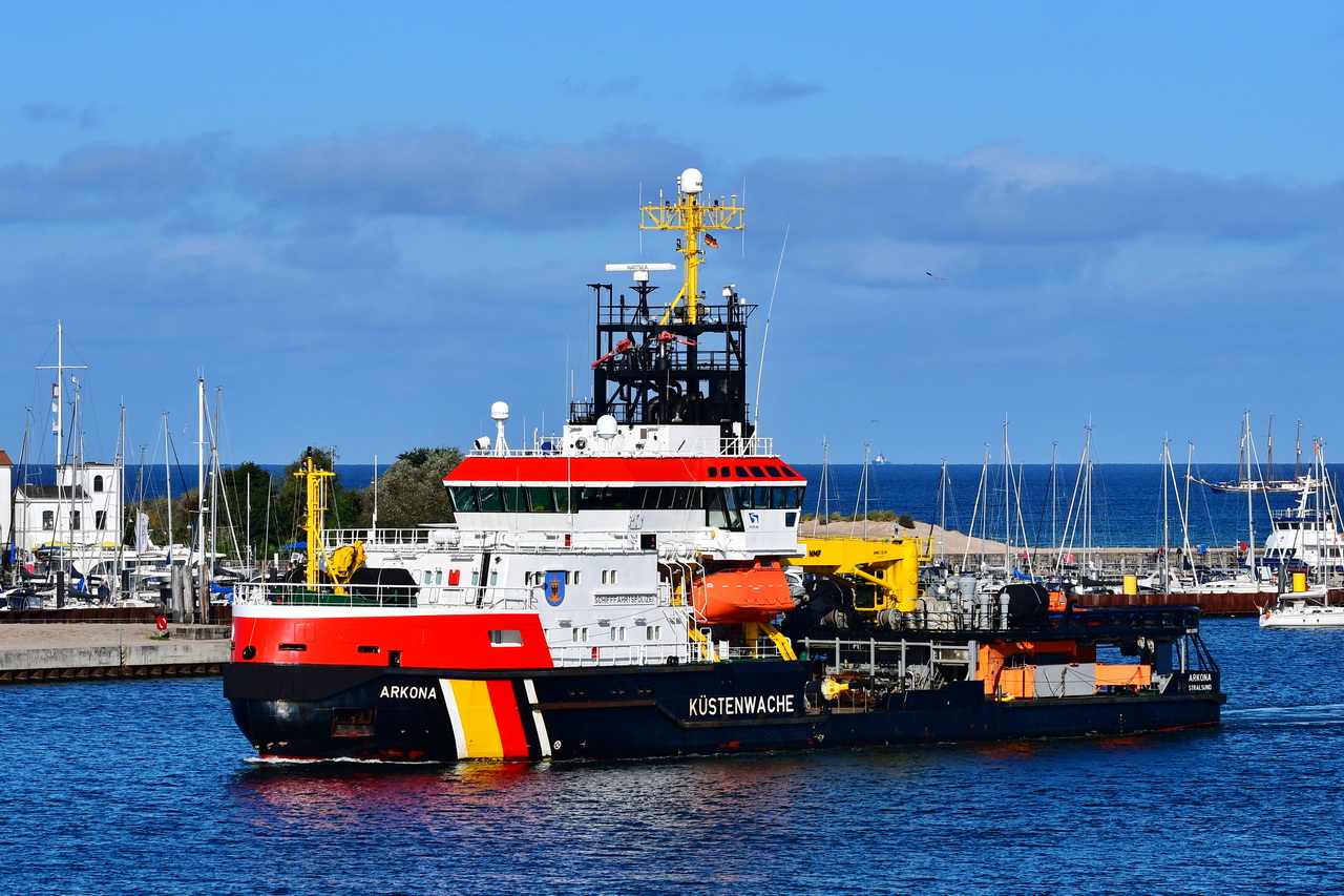 ARKONA , Küstenwache , IMO 9285811 , Baujahr 2005 , 69 x 15 m , 12.09.2025 , Rostock-Warnemünde ,  ARKONA , Küstenwache , IMO 9285811 , Baujahr 2005 , 69 x 15 m , 12.09.2025 , Rostock-Warnemünde ,