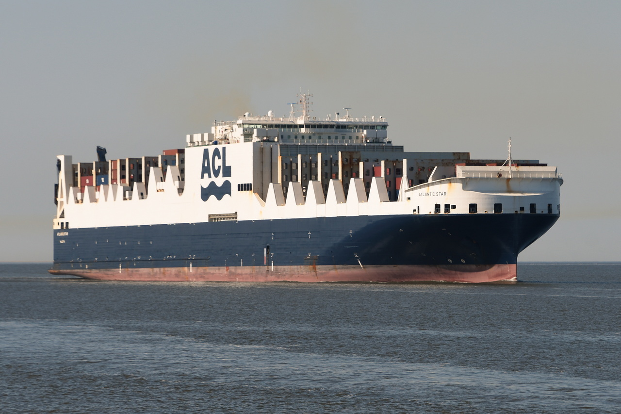 ATLANTIC STAR , RoRo / ConRo-Schiff  , IMO 9670573 , Baujahr 2015 , 296 x 38 m , 25.05.2026 , Cuxhaven-Alte Liebe