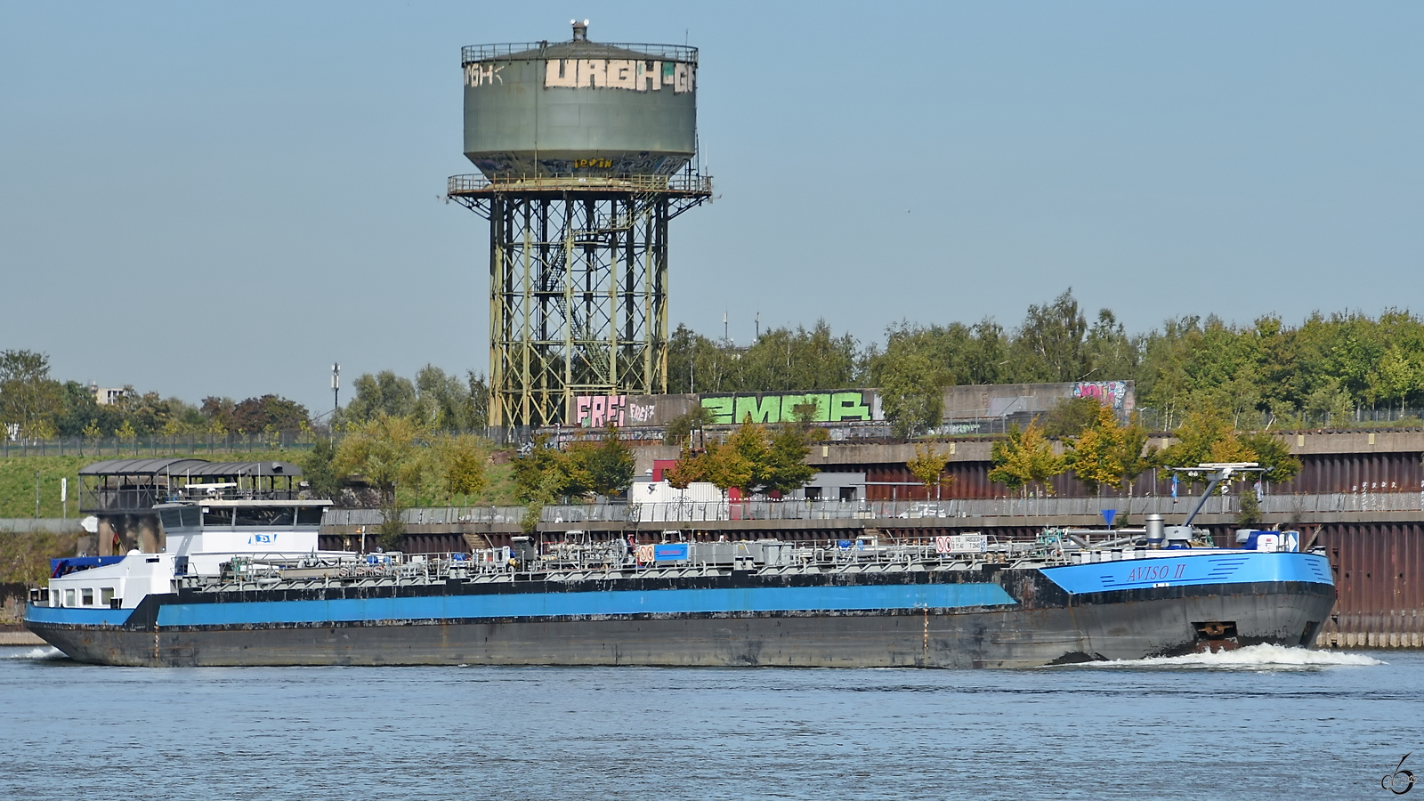 AVISO II (ENI: 04803830) ist ein Tankmotorschiff, welches Ende September 2025 auf dem Rhein bei Duisburg unterwegs war.