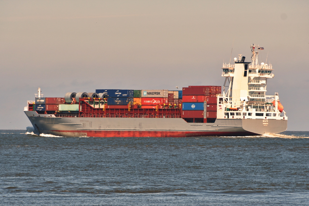 BEATE , Feederschiff , IMO 9333345 , Baujahr 2005 , 135 x 23 m , 868 TEU , 30.05.2026 , Cuxhaven-Alte Liebe